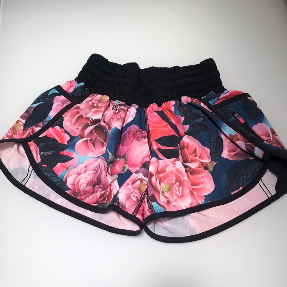 Lululemon tracker short secret garden roses 4